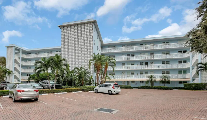Picture of 60 Yacht Club Drive 106, North Palm Beach FL 33408