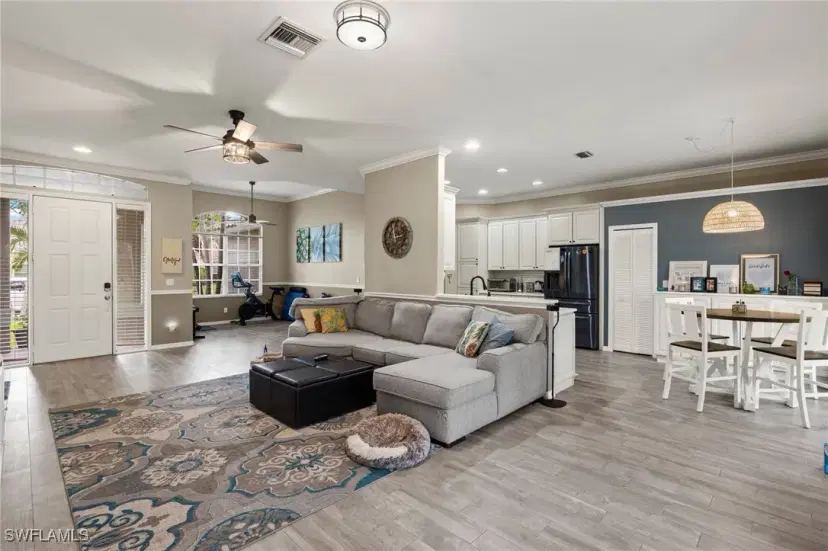 Picture of 11040 Lakeland Cir, Fort Myers FL 33913