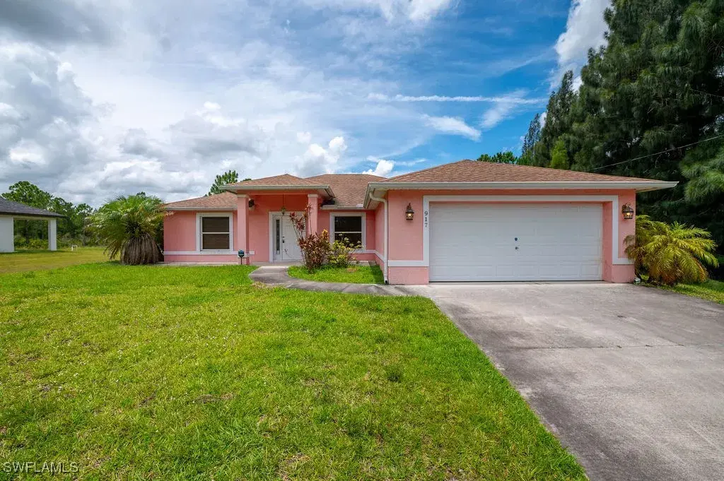 Picture of 917 Oak Ave, Lehigh Acres, FL 33972