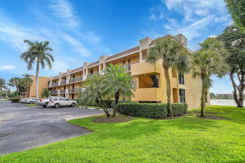 Picture of 5801 Coral Lake Dr 101, Pompano Beach FL 33063