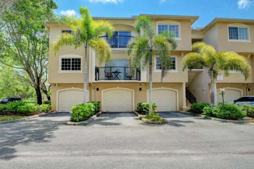 Picture of 300 Crestwood Court N 307, Royal Palm Beach FL 33411