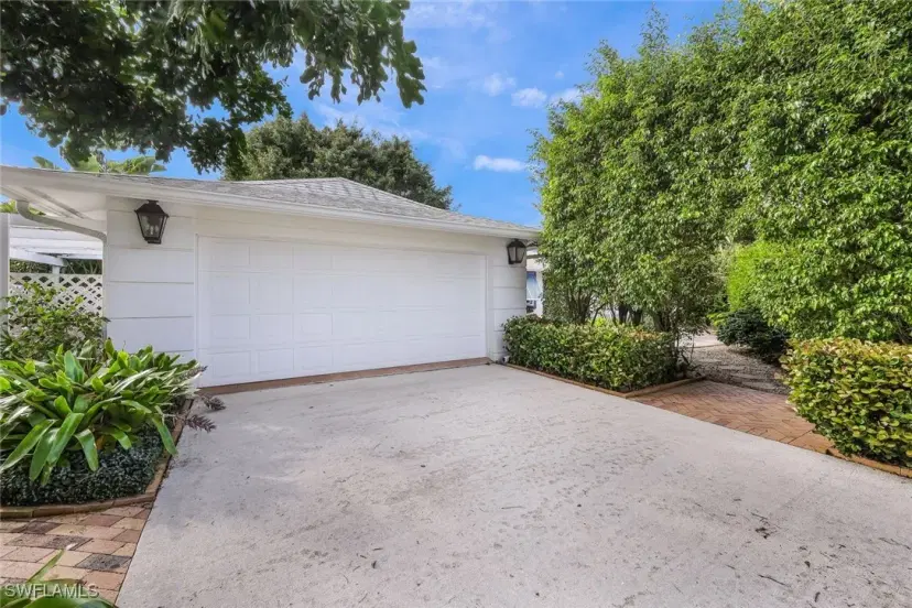 Picture of 4460 Lakewood Blvd, Naples FL 34112