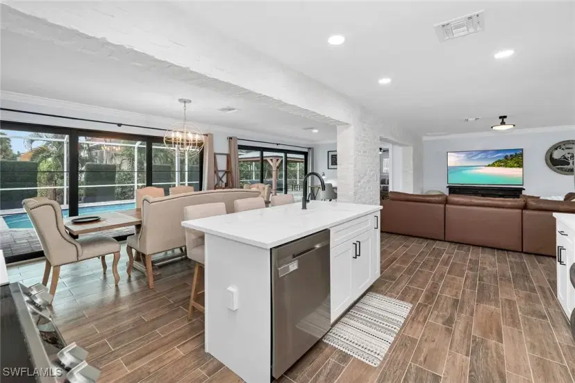 Picture of 461 Quail Dr, Marco Island FL 34145