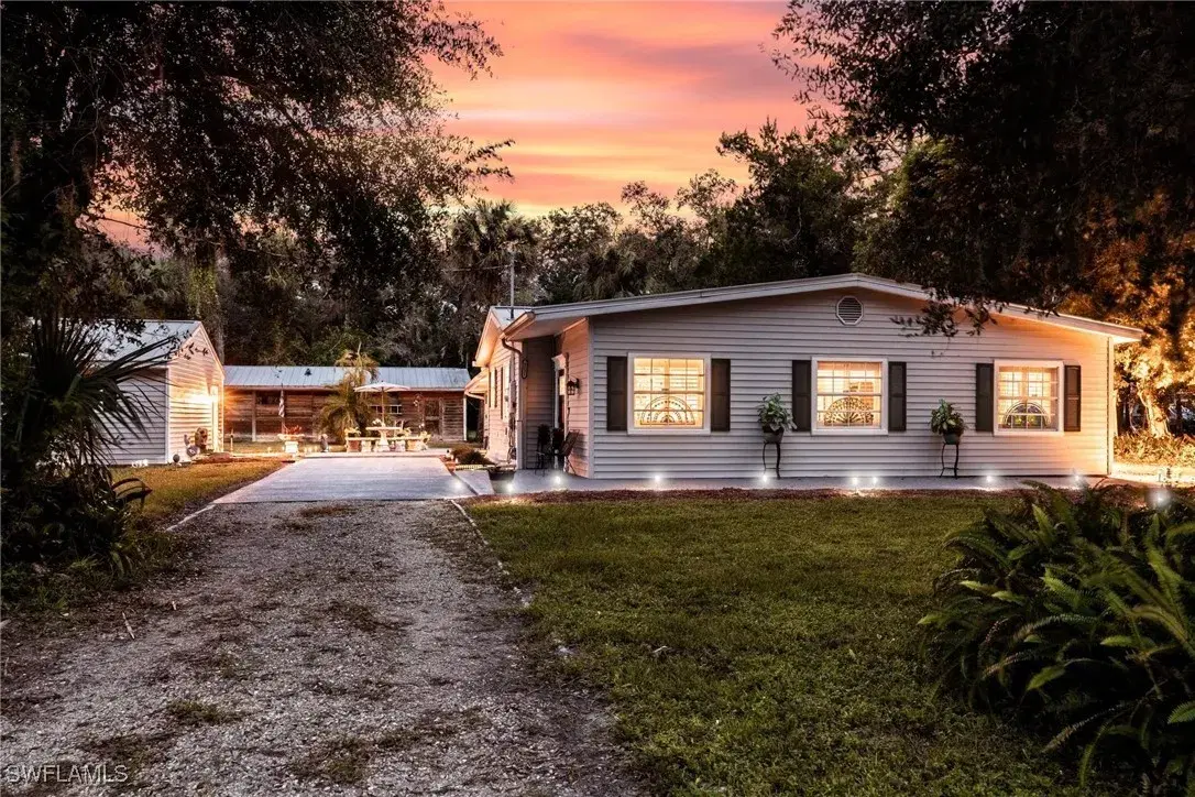 Picture of 4131 Ellis Rd, Fort Myers, FL 33905