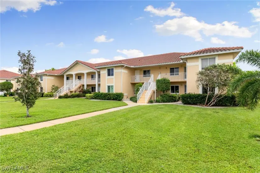 Picture of 200 Furse Lakes Cir B-11, Naples FL 34104