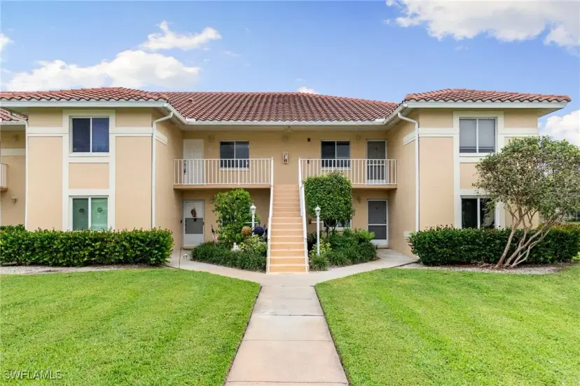 Picture of 200 Furse Lakes Cir B-11, Naples FL 34104