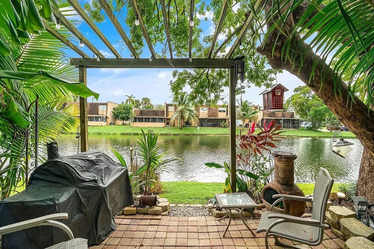 Picture of 3581 NW 95Th Terrace 605, Sunrise, FL 33351