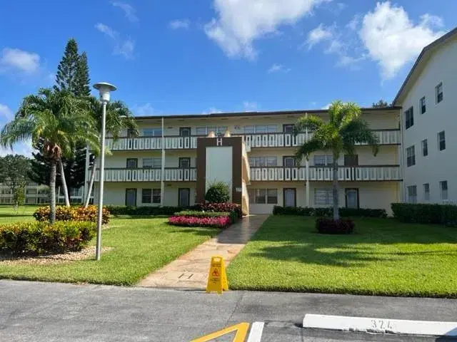 Picture of 300 Mansfield H 300, Boca Raton, FL 33434
