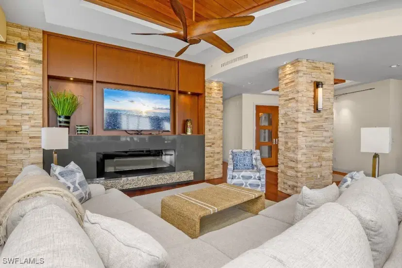 Picture of 13675 Vanderbilt Dr 1105, Naples FL 34110