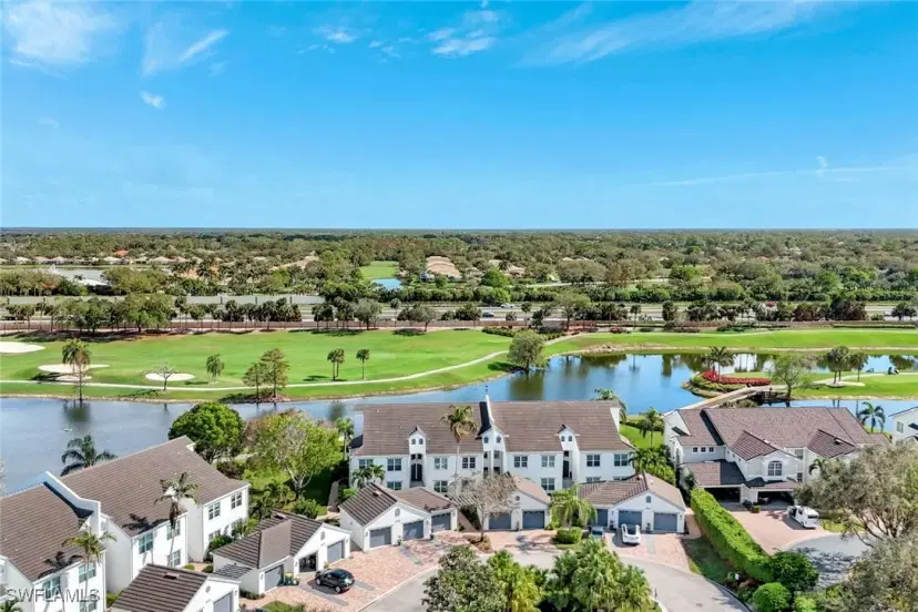 Picture of 5924 Sand Wedge Ln 2005, Naples FL 34110