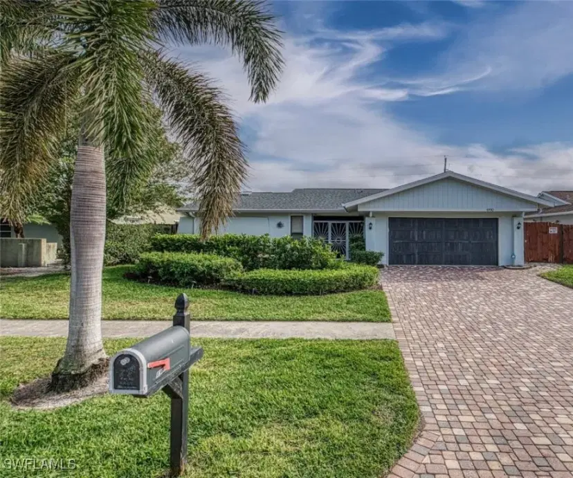 Picture of 4980 Napoli Dr, Naples FL 34103