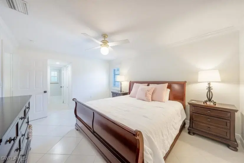 Picture of 3200 Binnacle Dr B3, Naples FL 34103