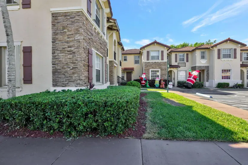 Picture of 3320 NE 13Th Cir Dr 102-23, Homestead FL 33033