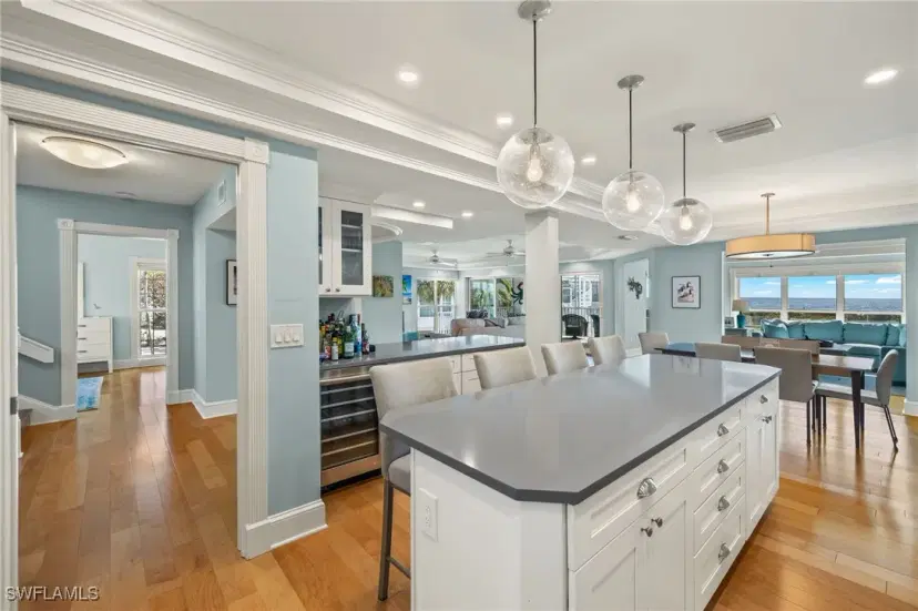 Picture of 411 Bella Vista Way E, Sanibel FL 33957