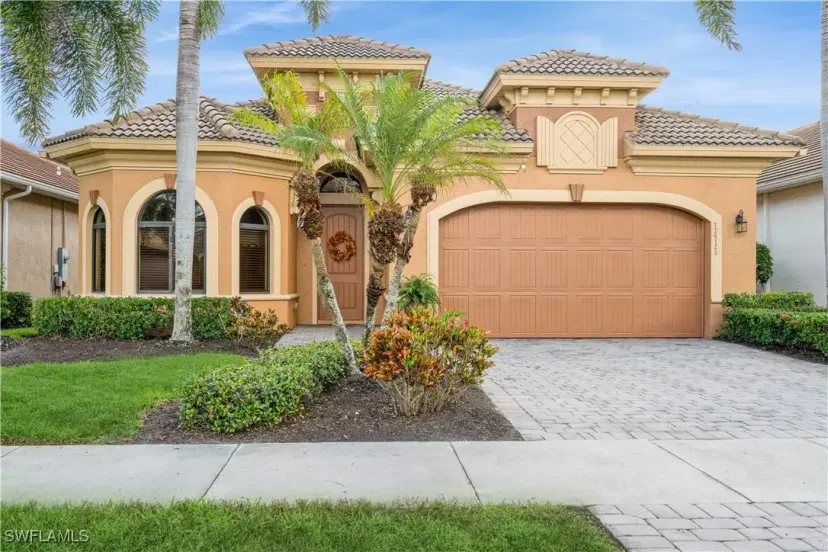 Picture of 1411 Serrano Cir, Naples FL 34105