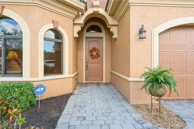 Picture of 1411 Serrano Cir, Naples FL 34105