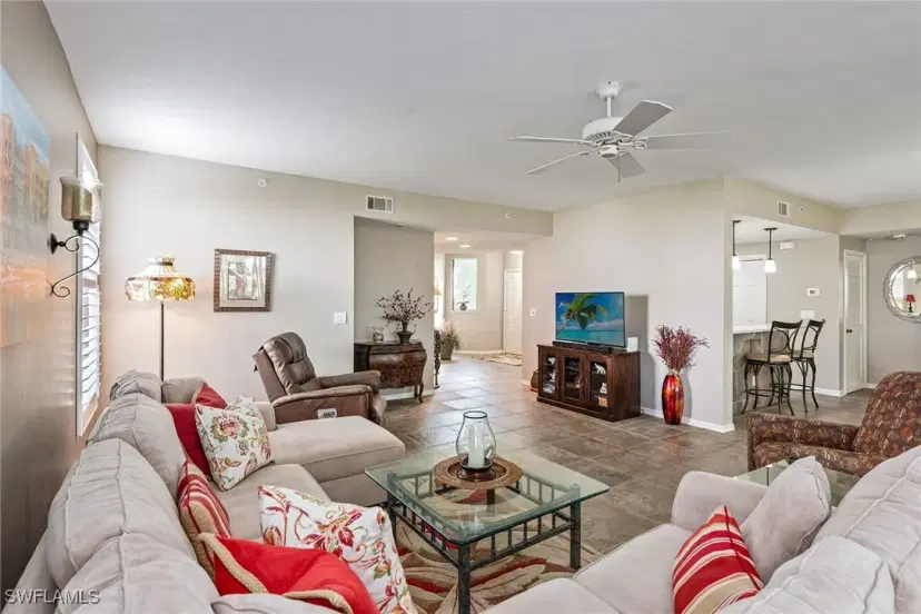 Picture of 760 Waterford Dr 104, Naples FL 34113