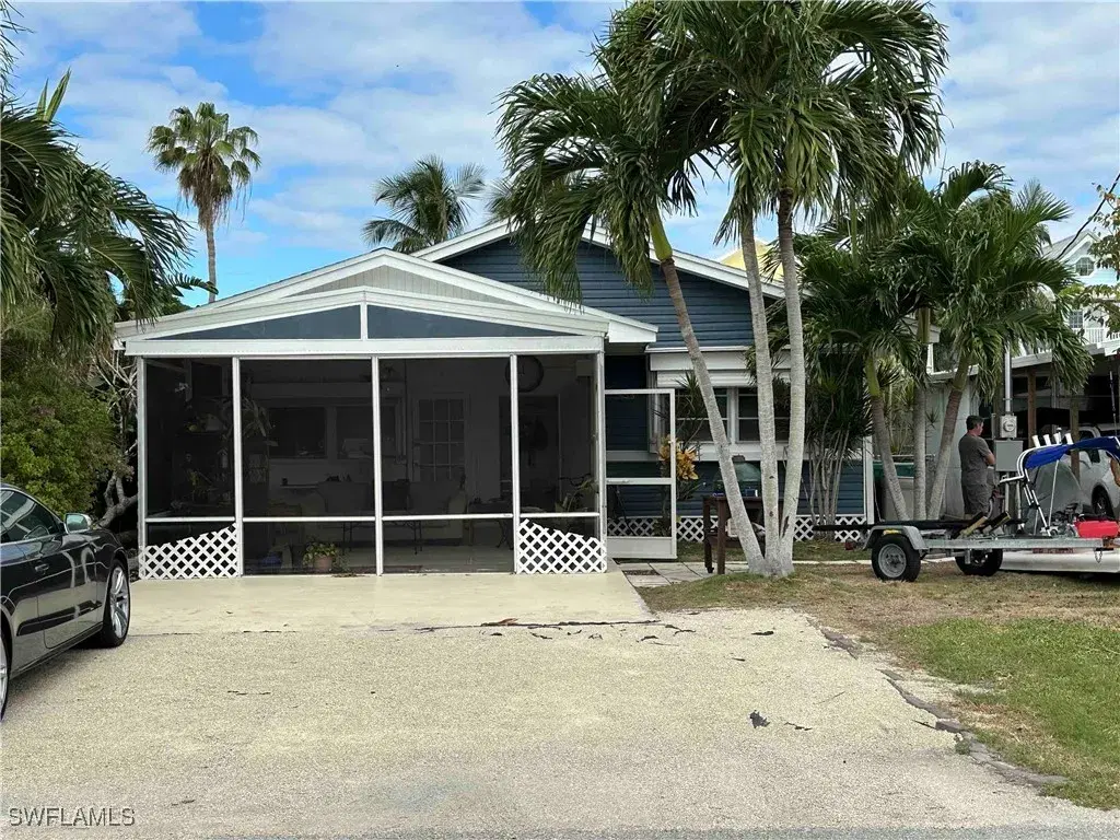 Picture of 653 Palm Ave E, Naples, FL 34140