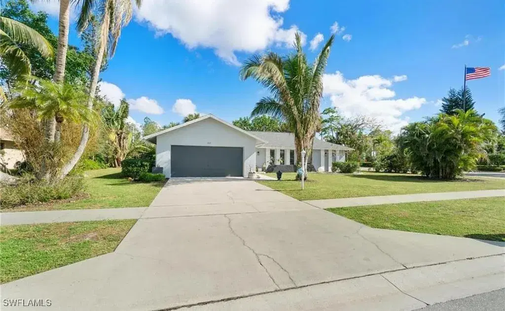 Picture of 168 Marseille Dr, Naples, FL 34112