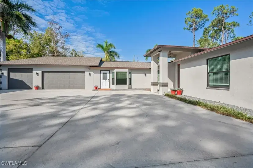 Picture of 11981 Plantation Rd, Fort Myers FL 33966