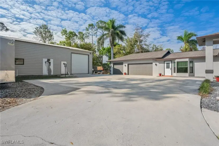 Picture of 11981 Plantation Rd, Fort Myers FL 33966