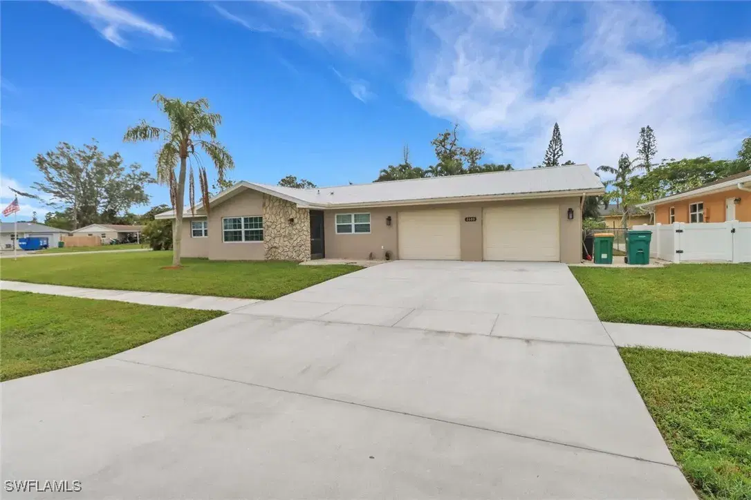 Picture of 2600 Poinciana St, Naples, FL 34105