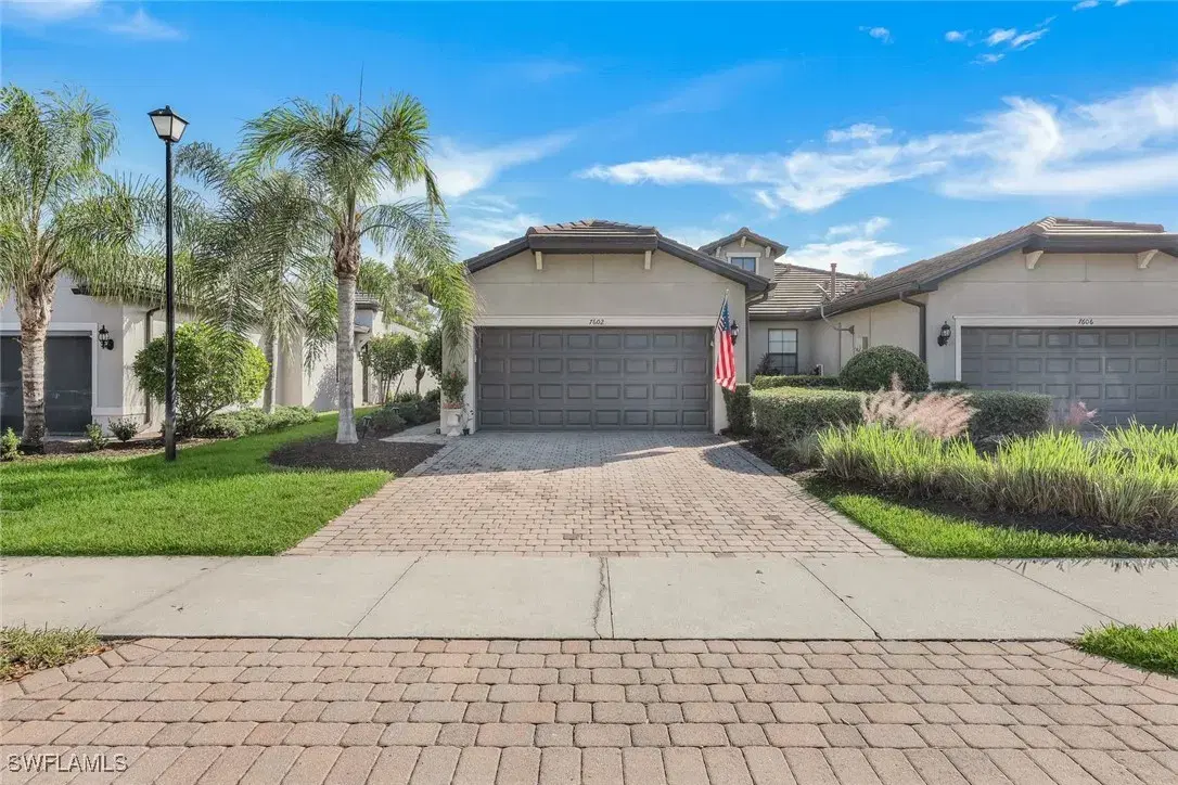 Picture of 7602 Jacaranda Ln, Naples, FL 34114