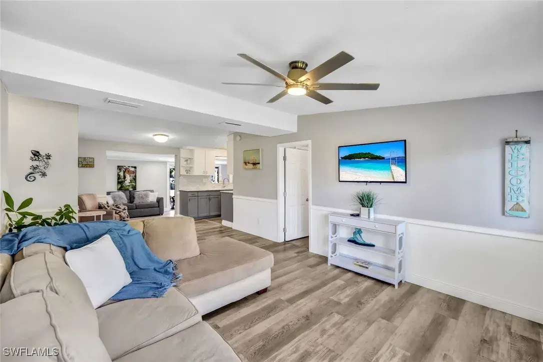 Picture of 2047 Harbor Ln, Naples, FL 34104