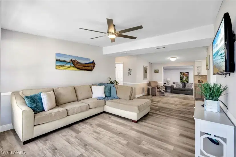 Picture of 2047 Harbor Ln, Naples FL 34104