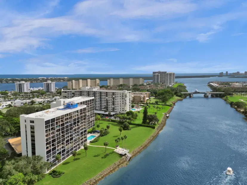 Picture of 356 Golfview Road 703, North Palm Beach FL 33408