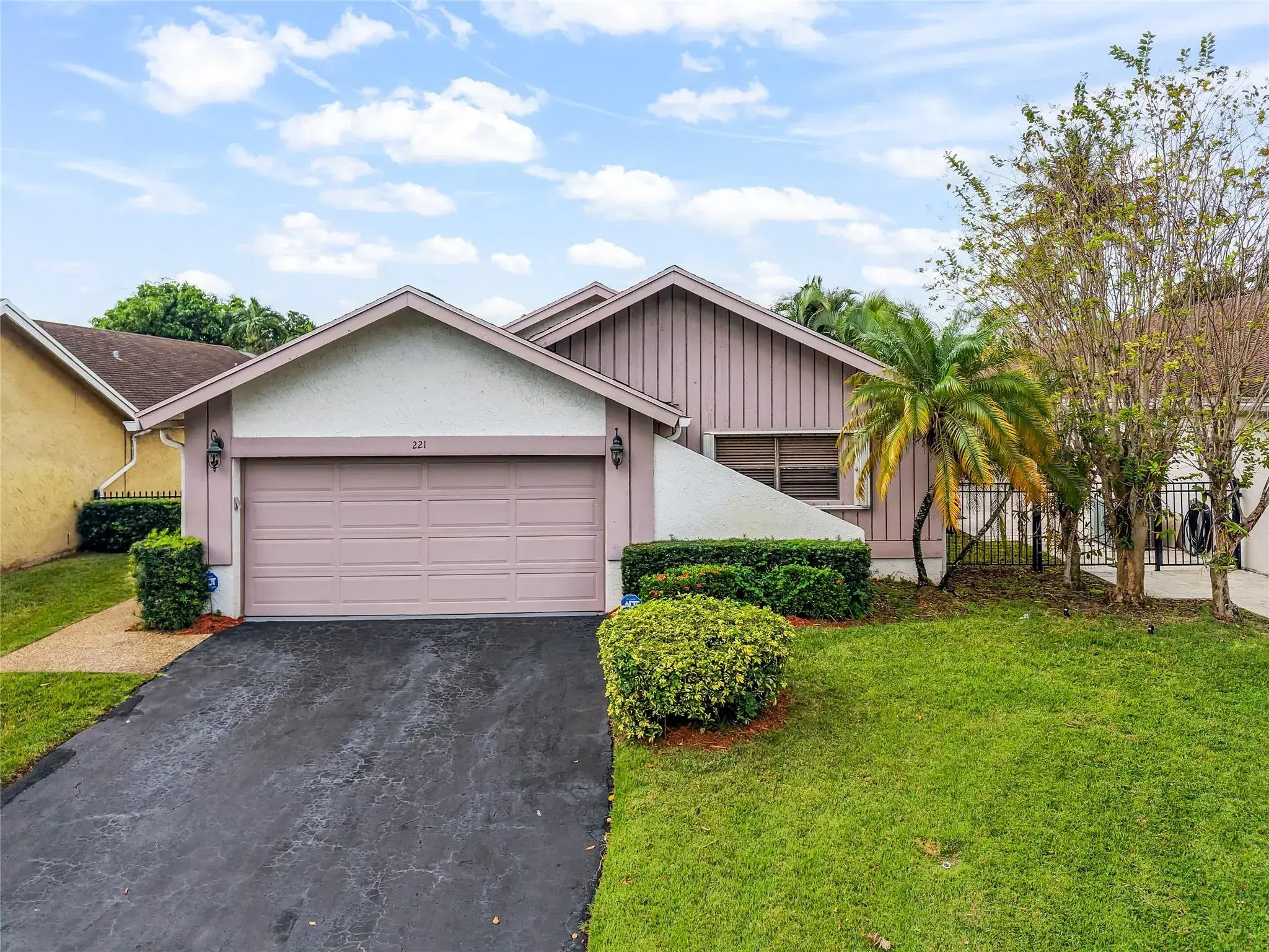 Picture of 221 SW 87Th Ter, Plantation, FL 33324
