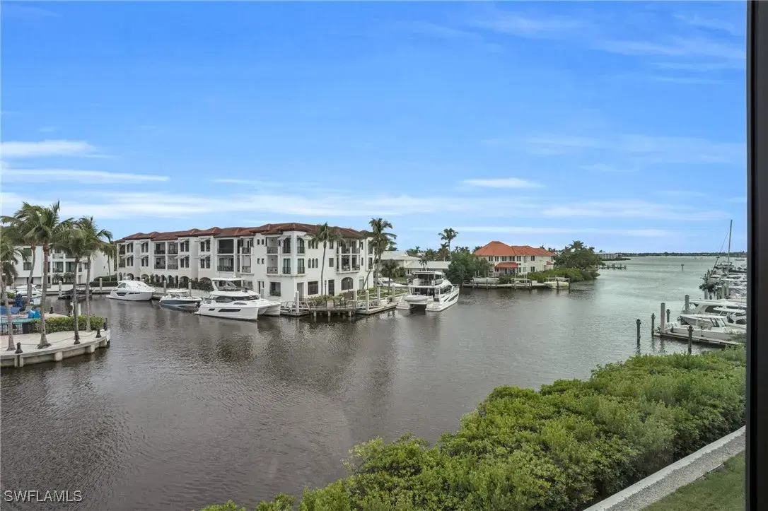 Picture of 805 River Point Dr C-205, Naples, FL 34102