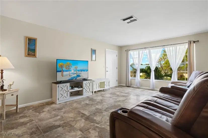 Picture of 1340 S Brandywine Cir # 3, Fort Myers FL 33919