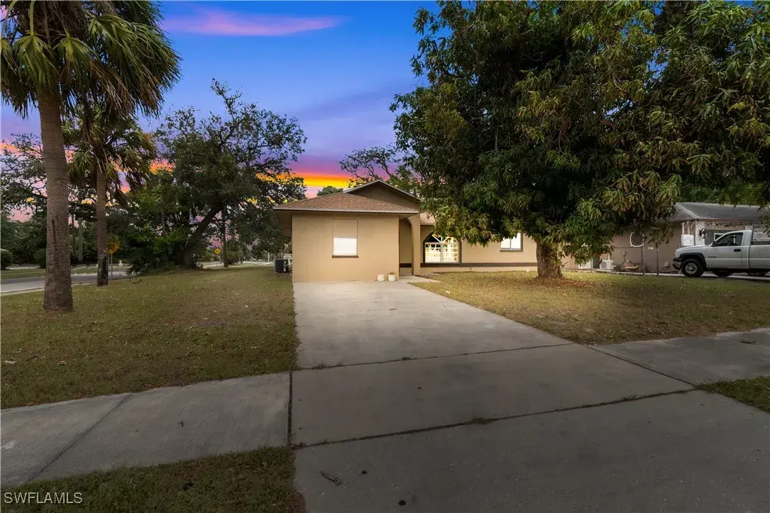 Picture of 2705 Lemon St, Fort Myers, FL 33916