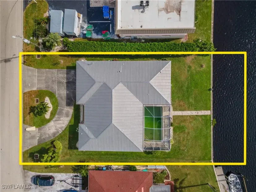 Picture of 814 Victoria Dr, Cape Coral FL 33904