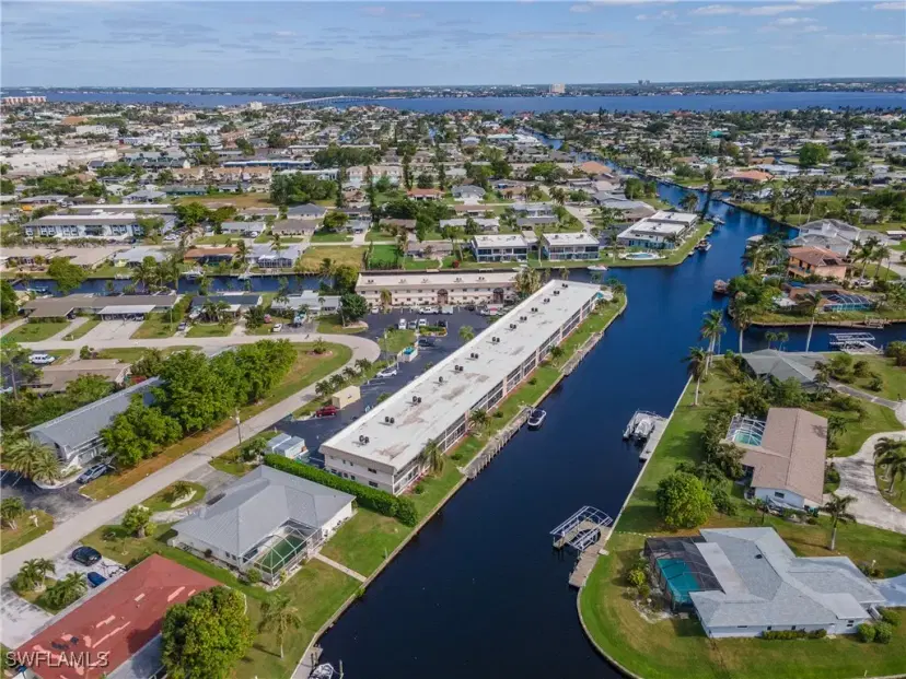 Picture of 814 Victoria Dr, Cape Coral FL 33904
