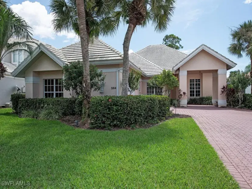 Picture of 584 Eagle Creek Dr, Naples FL 34113