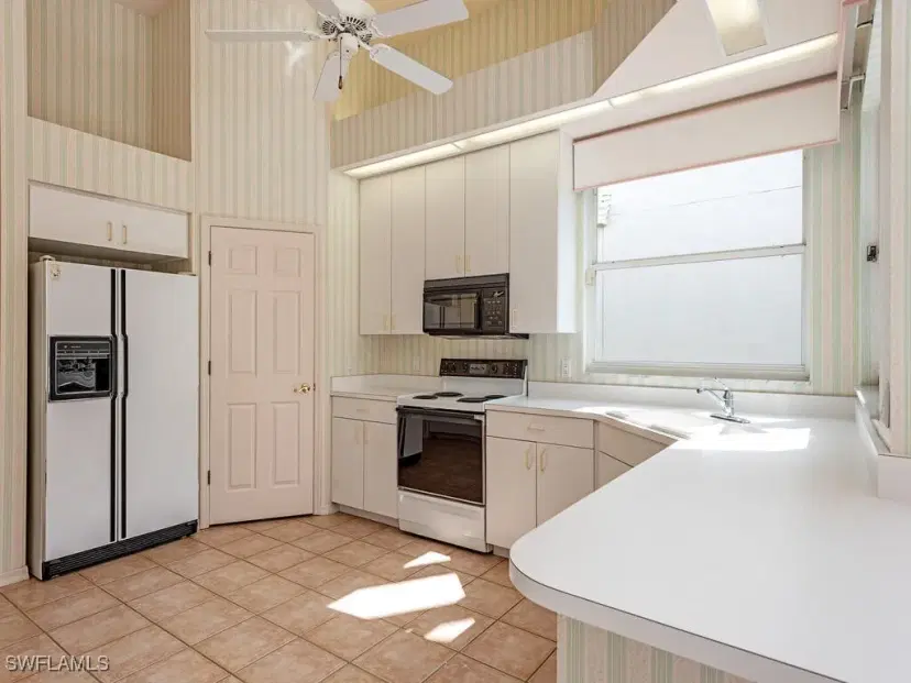 Picture of 584 Eagle Creek Dr, Naples FL 34113