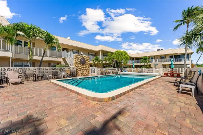 Picture of 909 SE 46Th Ln 207, Cape Coral FL 33904