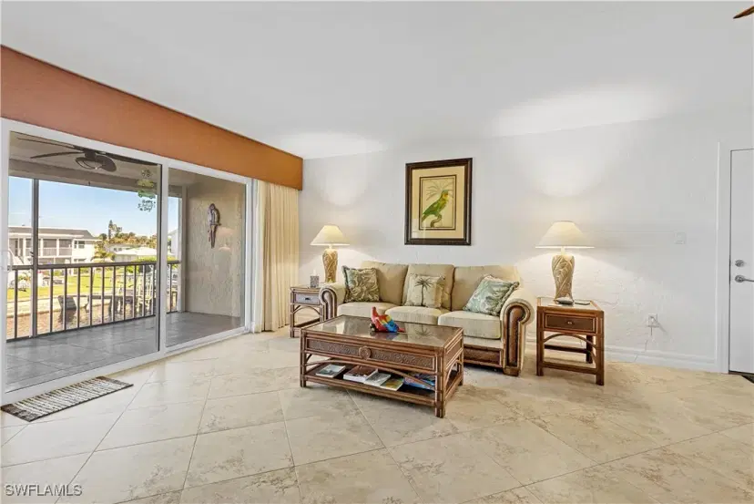 Picture of 909 SE 46Th Ln 207, Cape Coral FL 33904