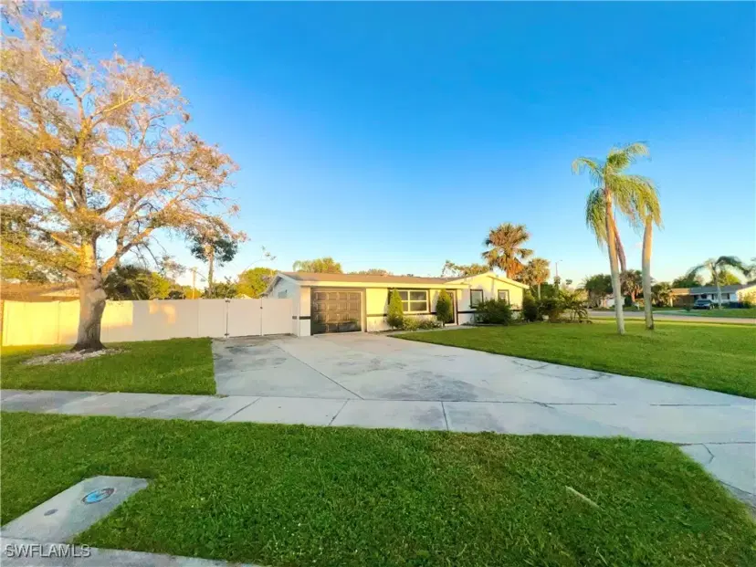 Picture of 1960 Key Ct, North Fort Myers FL 33903
