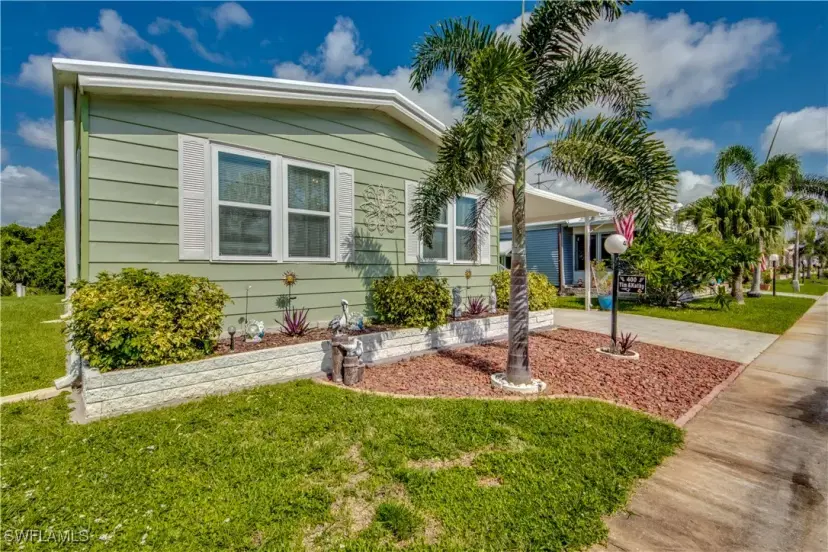 Picture of 400 Horizon Dr, North Fort Myers FL 33903