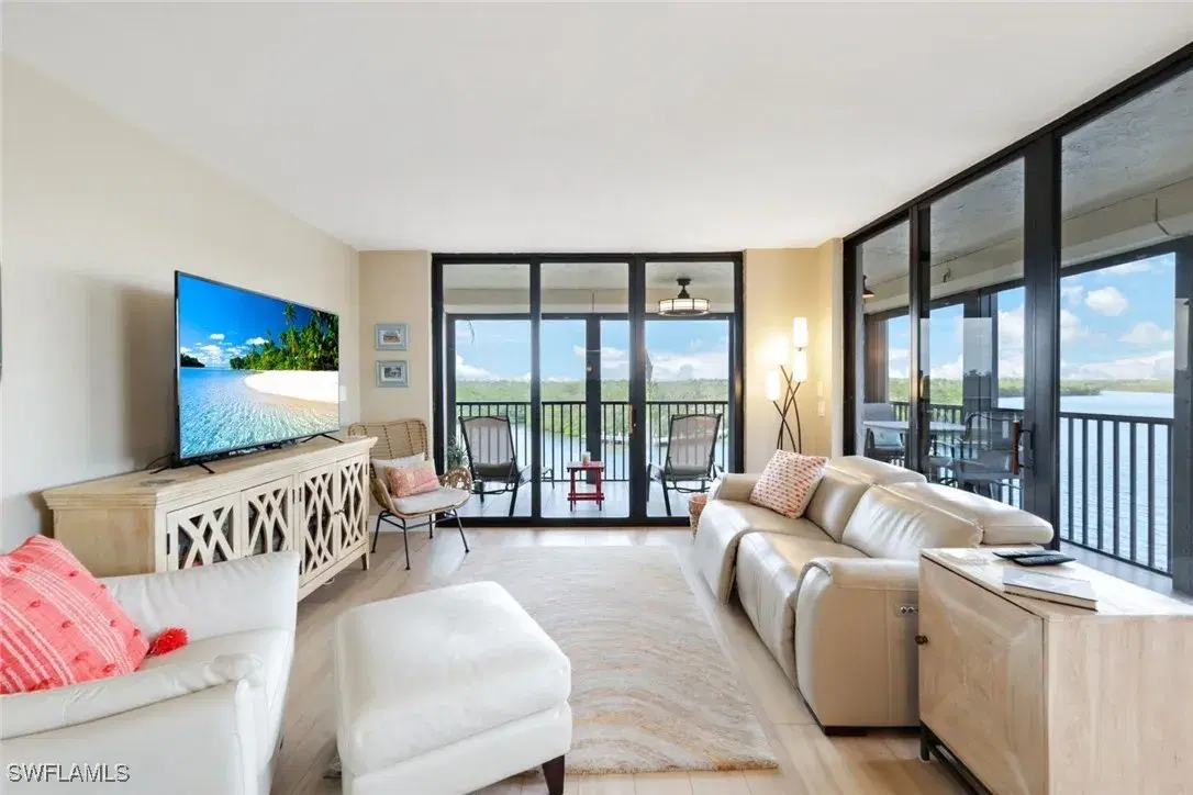 Picture of 17 Bluebill Ave 206, Naples, FL 34108