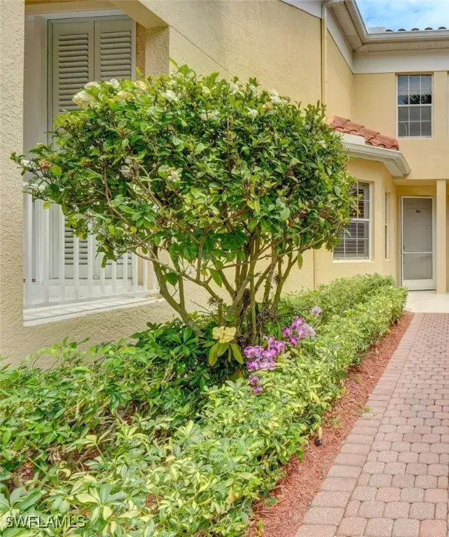 Picture of 200 L Ambiance Cir 2-102, Naples FL 34108