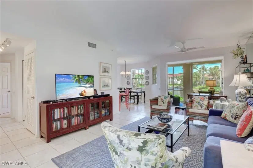Picture of 200 L Ambiance Cir 2-102, Naples FL 34108