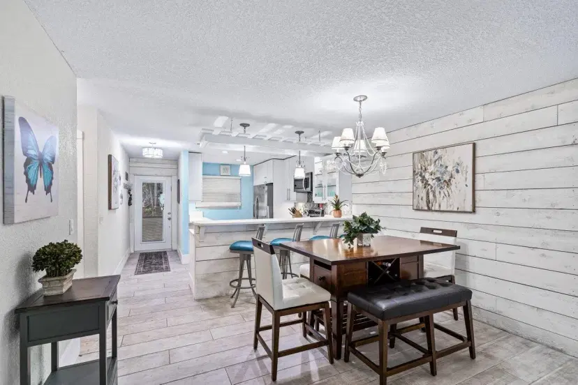 Picture of 555 Banyan Tree Lane 11, Delray Beach FL 33483