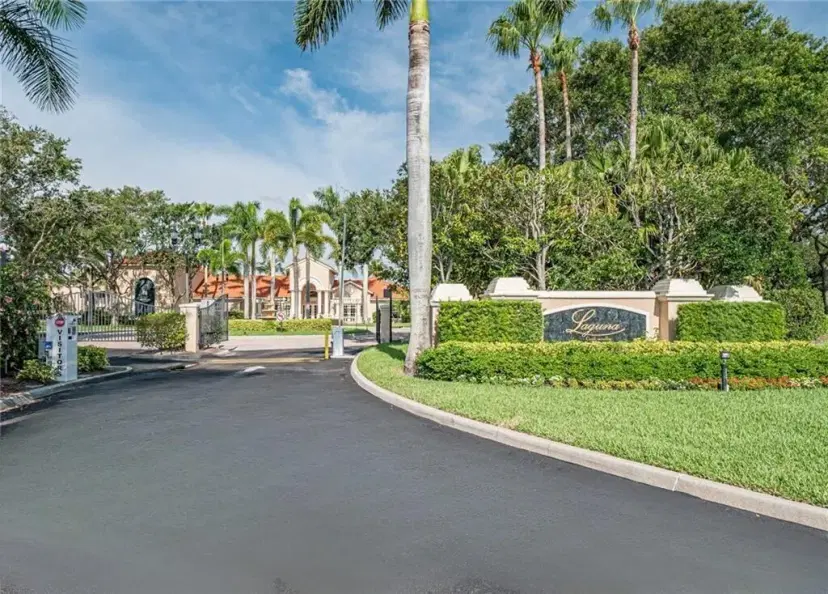 Picture of 1610 N 42Nd Circle 111, Vero Beach FL 32967