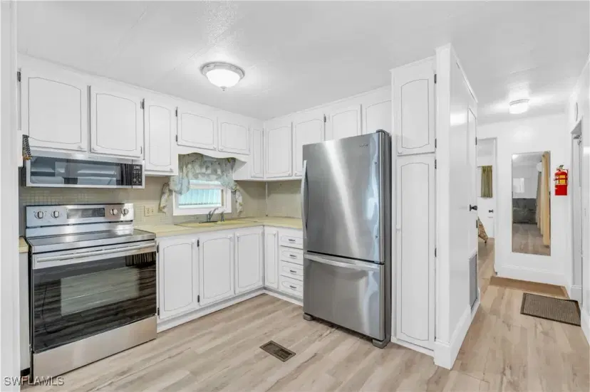 Picture of 93 Enchanting Blvd E-93, Naples FL 34112