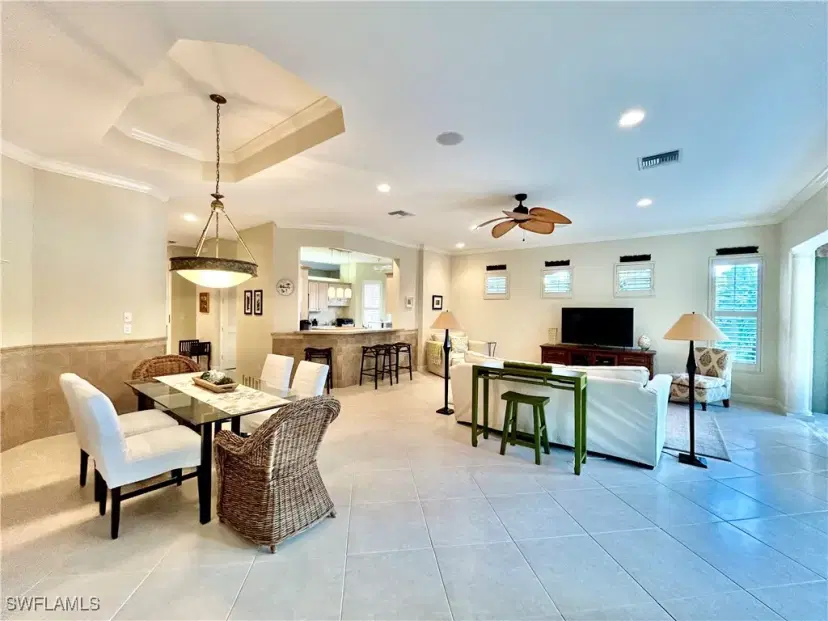 Picture of 505 Via Veneto 8-201, Naples FL 34108