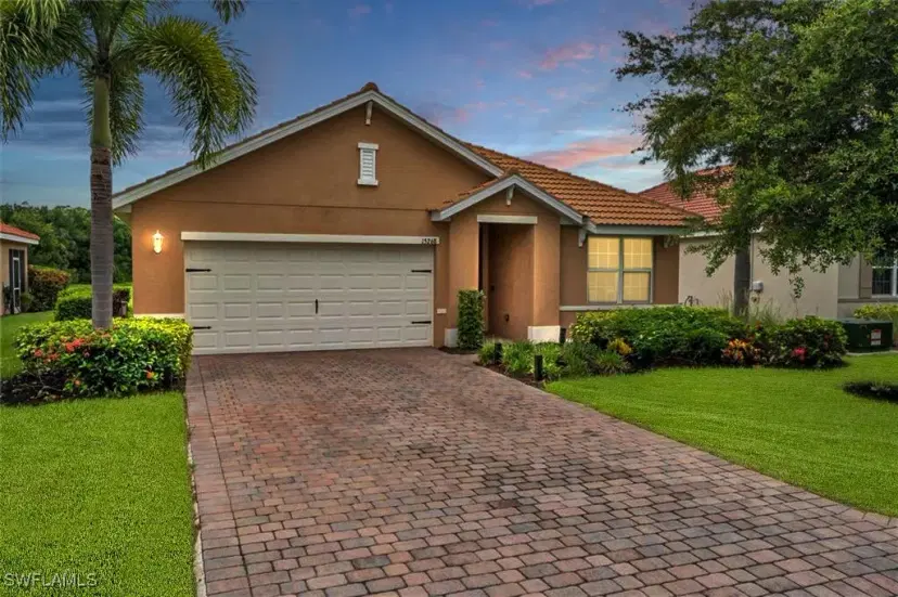 Picture of 15268 Yellow Wood Dr, Alva FL 33920